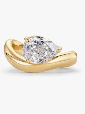 Elegant Gold Plated Teardrop Solitaire Ring - Clear Stone